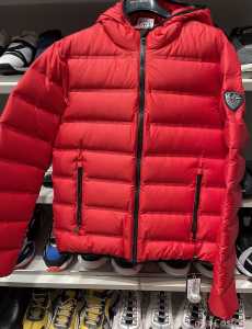 Итальянские бренды Куртка Армани теплая красная